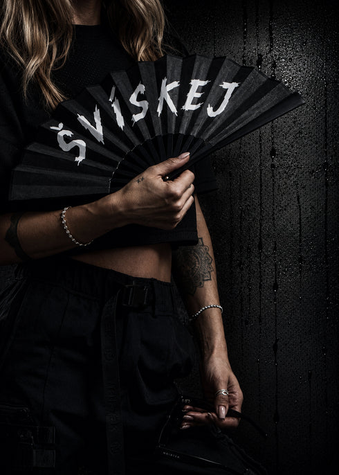 NØIRTEK Fan – “ŠVÍSKEJ KØNINØ”