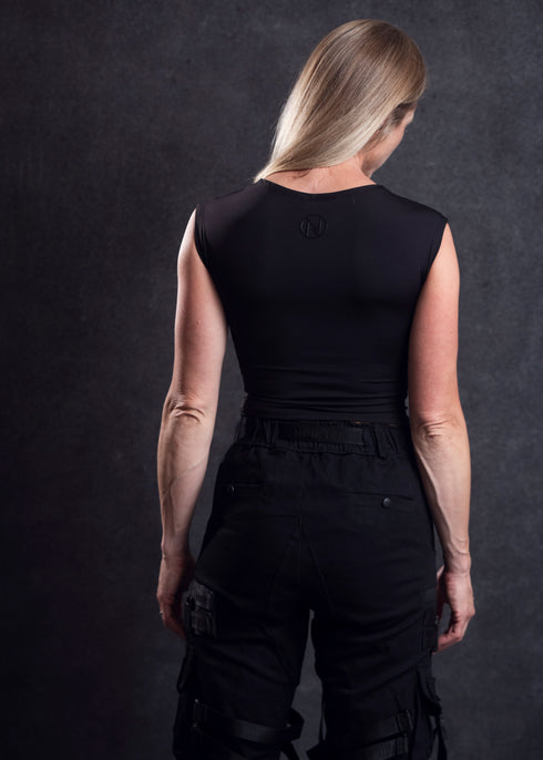 WOMEN’S CROP TOP – GOLPE × NØIRTEK